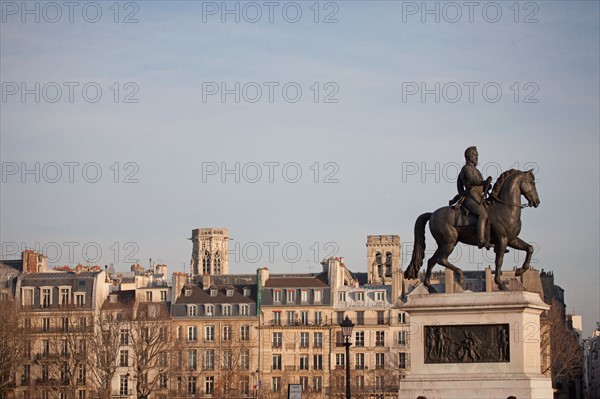 Pont Neuf, Statue d'Henri IV