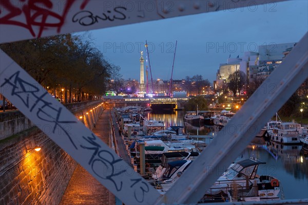 Place De La Bastille, Bassin et Port de l'Arsenal