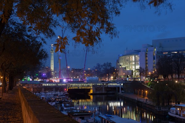 Place De La Bastille, Bassin et Port de l'Arsenal