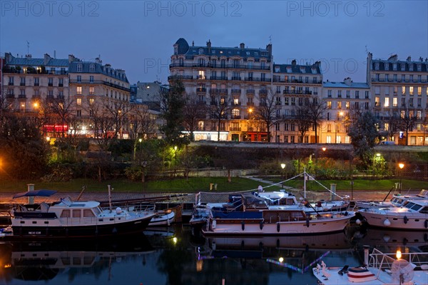 Place De La Bastille, Bassin et Port de l'Arsenal