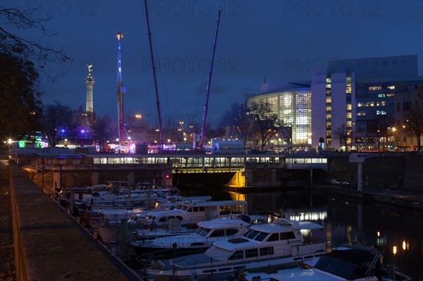 Place De La Bastille, Bassin et Port de l'Arsenal