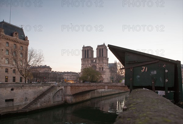 Quai de Montebello, La Seine et Notre Dame