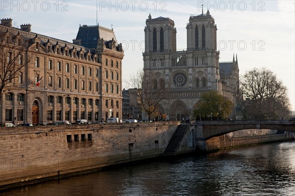 Quai de Montebello, La Seine et Notre Dame