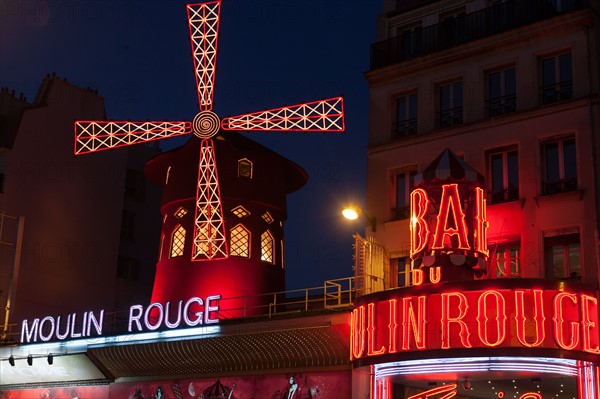 Place Blanche, Moulin Rouge