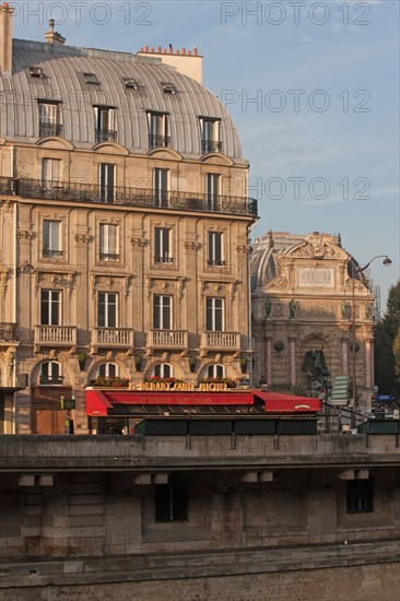 5e Arrondissement, 40 Quai Saint Michel