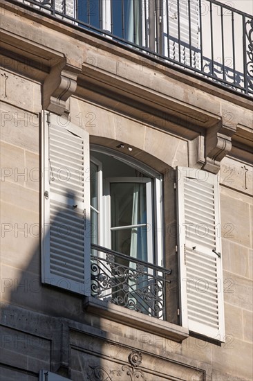 42 rue Bonaparte, Appartement Ou Jean Paul Sartre Vecut