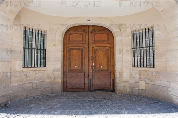 Rue Visconti, Portail de la "Fausse" Mort De Racine