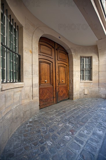 21 rue Visconti, La (Fausse Mort De Racine) Portail