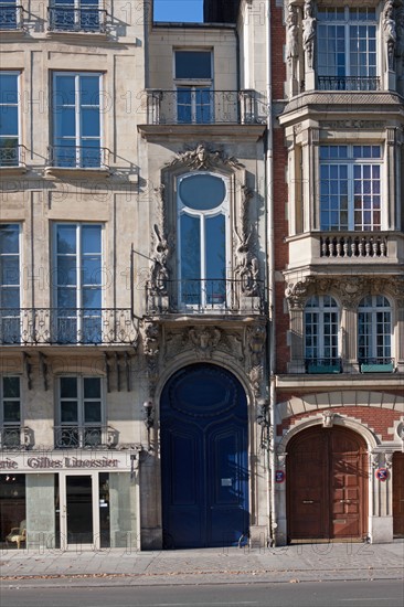 13 Quai Voltaire, Etroite Facade