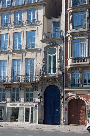 13 Quai Voltaire, Etroite Facade