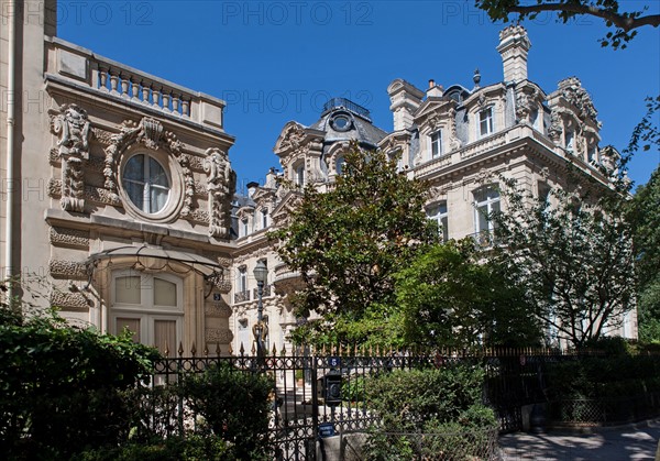 Building in the 8th arr. of Paris