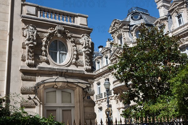 Building in the 8th arr. of Paris