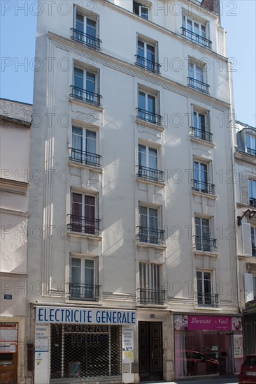 54 rue Legendre, Paul Eluard vécut au 5 E Etage