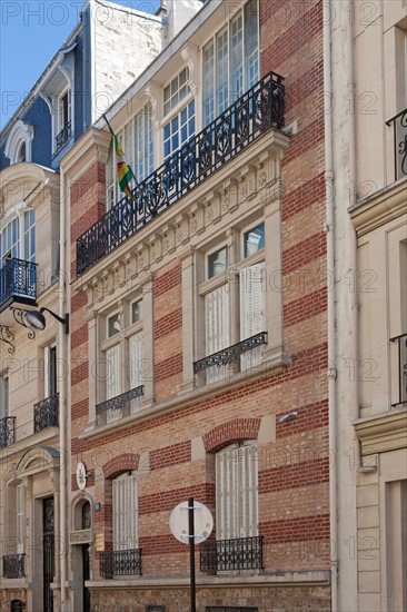 10 rue Jacques Bingen, Maupassant y vécut