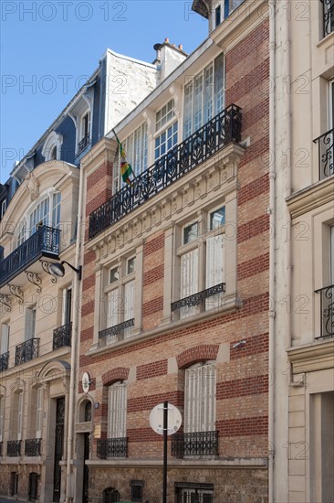 10 rue Jacques Bingen, Maupassant y vécut