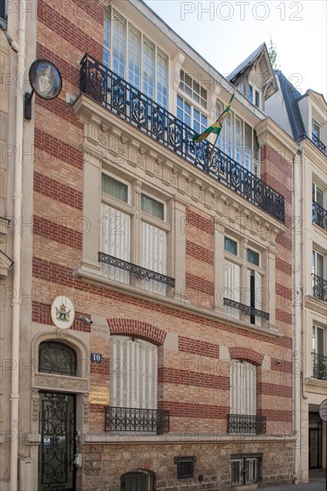 10 rue Jacques Bingen, Maupassant y vécut