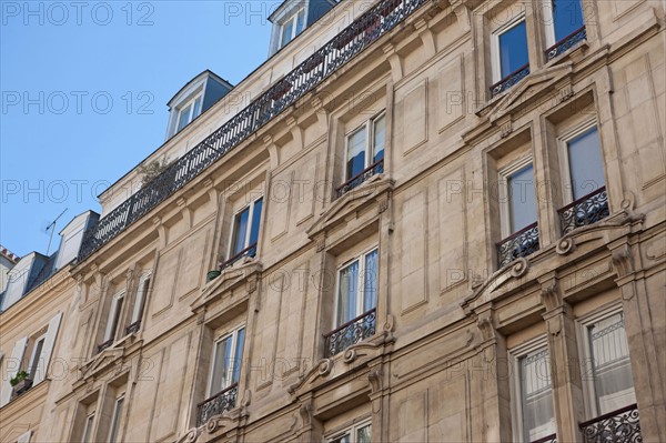 83 rue Dulong Immeuble où vécut Maupassant Au 4e Etage,