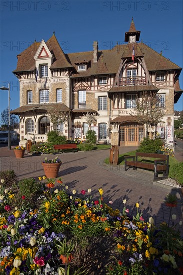 Poste et mairie de Blonville-sur-Mer