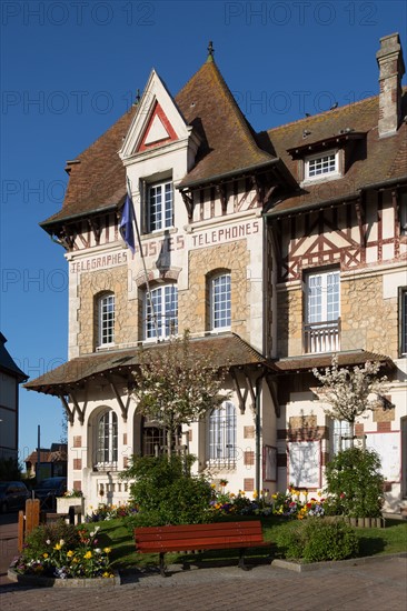 Poste et mairie de Blonville-sur-Mer