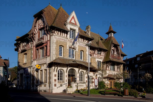 Poste et mairie de Blonville-sur-Mer