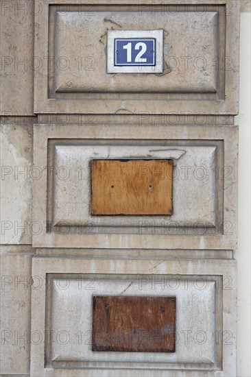 Lyon, plaque démontée