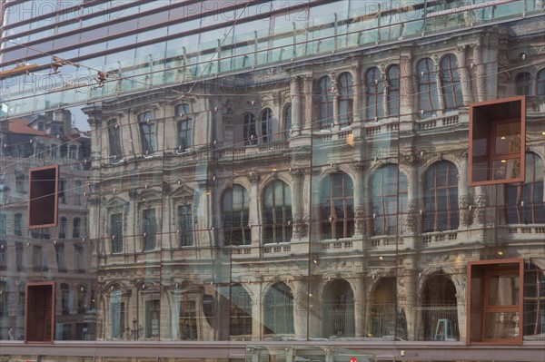 Lyon, reflet du palais de la Bourse