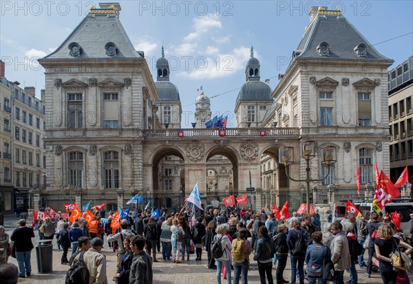 Lyon, manifestation devant l'Hôtel de Ville