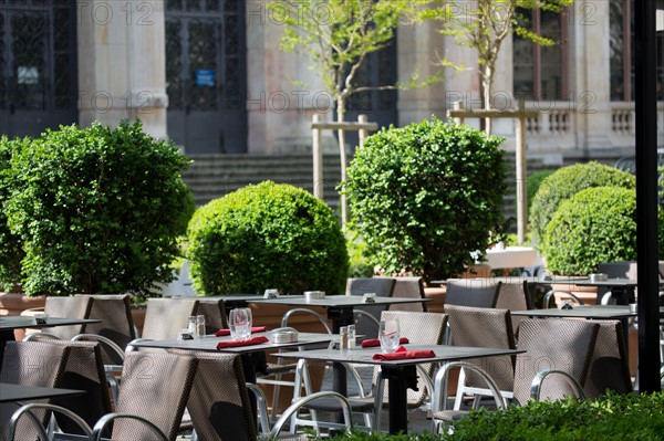 Lyon, terrasse de café Place de la Bourse