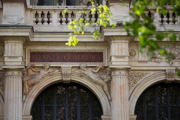 Lyon, fronton du Palais du Commerce