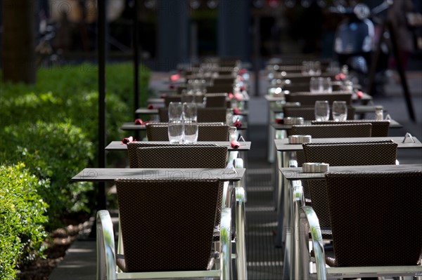 Lyon, terrasse de cafe Place de la Bourse