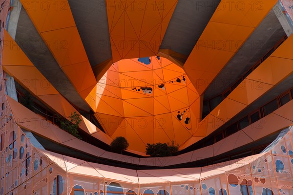 Lyon, Immeuble "Le Cube Orange" dans le quartier Confluence