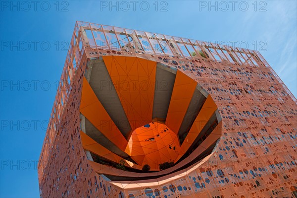 Lyon, Immeuble "Le Cube Orange" dans le quartier Confluence