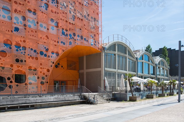 Lyon, Immeuble "Le Cube Orange" dans le quartier Confluence