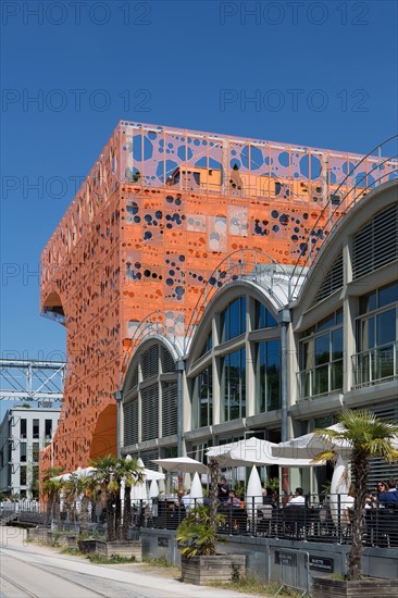 Lyon, Immeuble "Le Cube Orange" dans le quartier Confluence