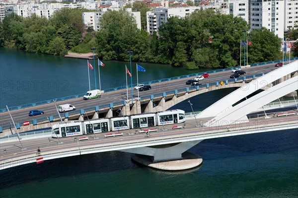 Lyon, Pont Raymond Barre vu depuis le musée des Confluences