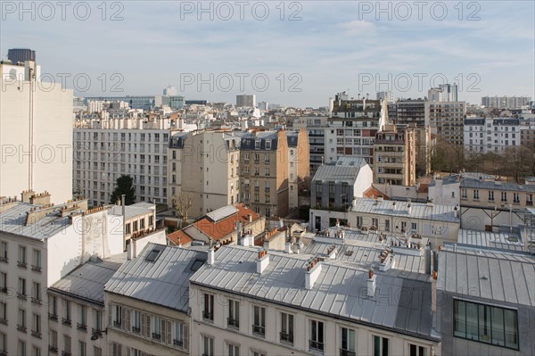 Vue sur les toits de Paris depuis un immeuble de la Rue Lecourbe