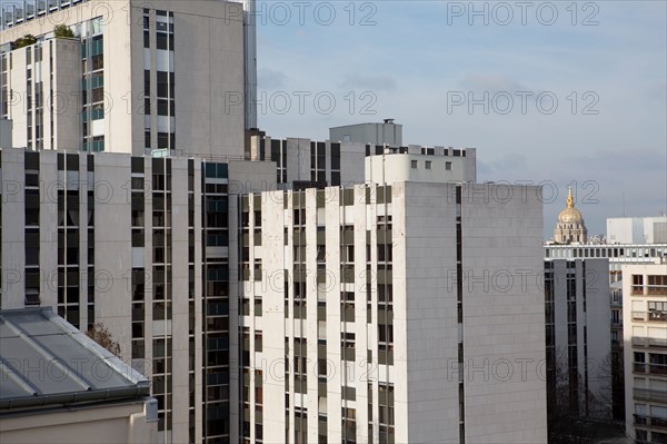 Vue sur les toits de Paris depuis un immeuble de la Rue Lecourbe
