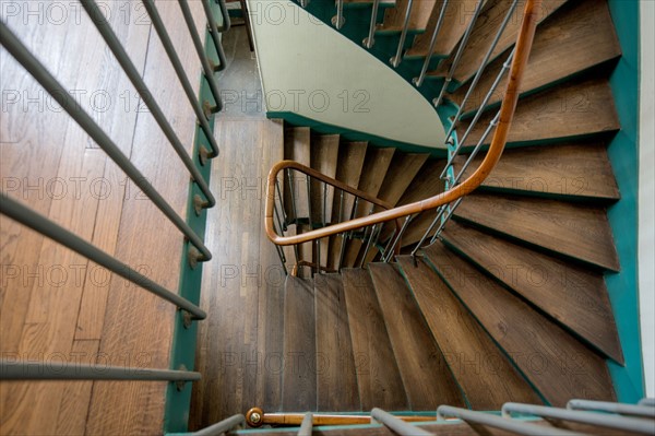 Escalier d'un immeuble parisien