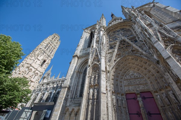 Rouen, Cathédrale Notre-Dame, portail de la Calende, tympan du Mystère Pascal