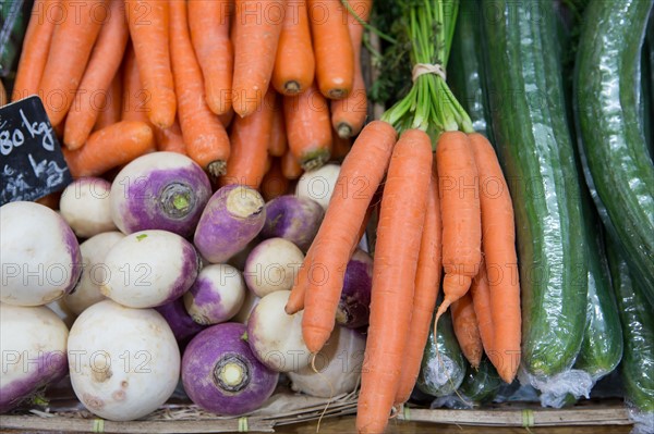 Navets, carottes et concombres