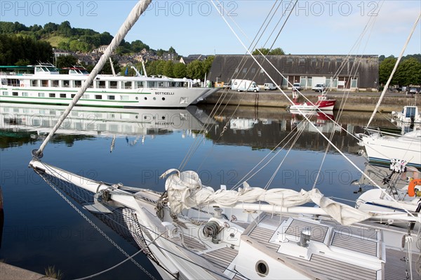 Honfleur, embarcadère des bateaux de croisière