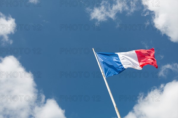 Sain-Lô, drapeau tricolore flottant au vent