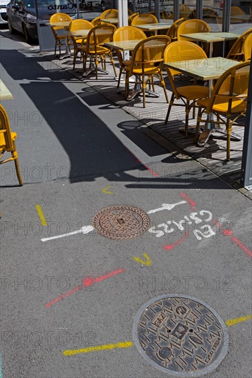 Saint-Lô, terrasse de café et marquage au sol