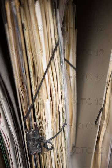 Paris, Atelier Elzevir, feuilles de croquis sur champ