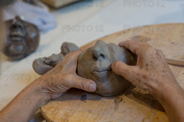 Paris, Atelier Elzevir, visage sculpté