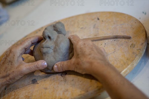 Paris, Atelier Elzevir, visage sculpté