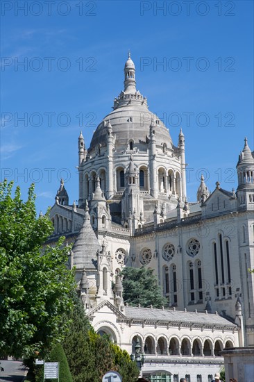 Basilique Sainte-Thérèse de Lisieux