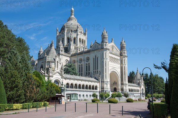 Basilique Sainte-Thérèse de Lisieux