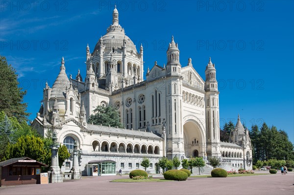 Basilique Sainte-Thérèse de Lisieux