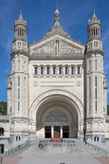 Basilique Sainte-Thérèse de Lisieux